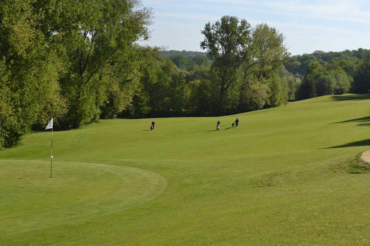 Golf & Hotel De Falnuee Mazy Exterior photo